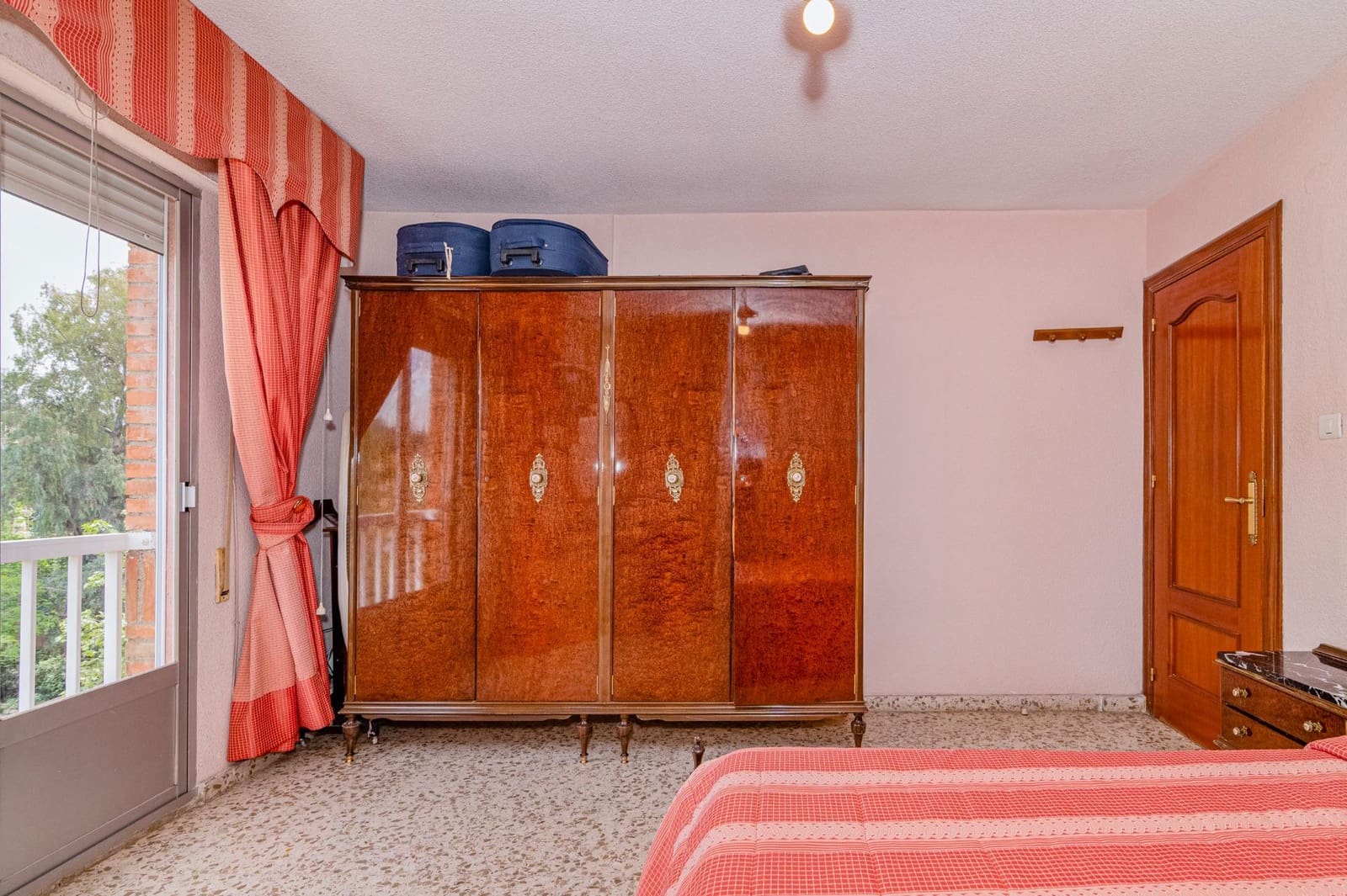 Piso de 3 habitaciones en Granada ciudad en venta - 299.900 € (Ref: 9799367)