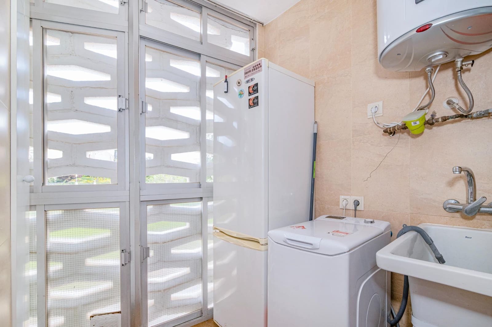 Piso de 3 habitaciones en Granada ciudad en venta - 299.900 € (Ref: 9799367)