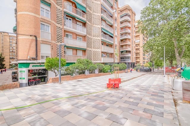 Piso de 3 habitaciones en Cervantes, Granada ciudad en venta - 299.900 € (Ref: 9799367)