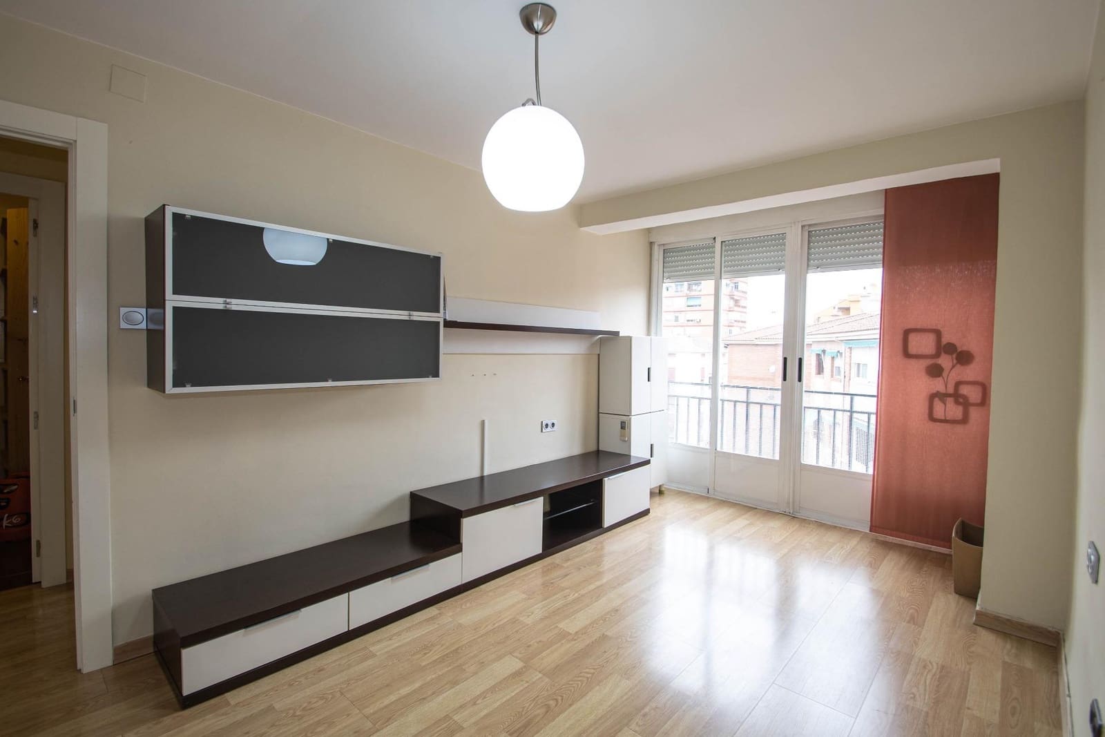 3 slaapkamer Flat te huur in Granada stad - € 750 (Ref: 9799368)