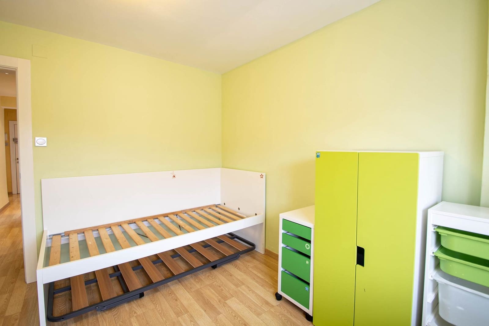 3 slaapkamer Flat te huur in Granada stad - € 750 (Ref: 9799368)