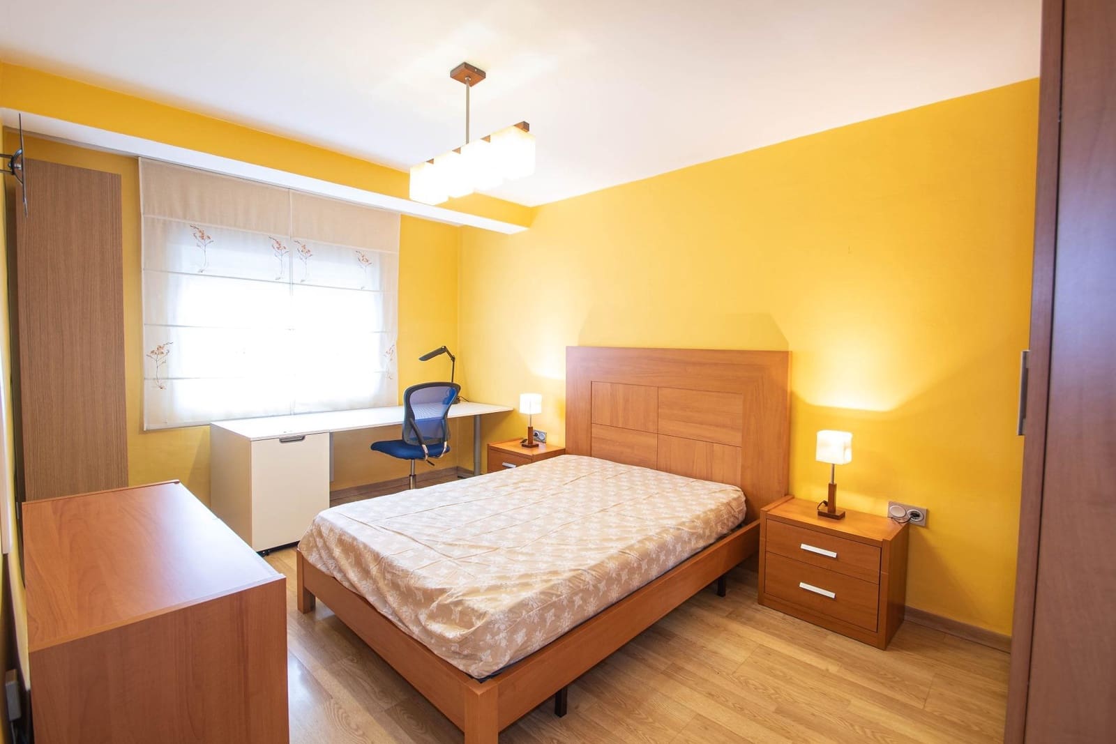 3 slaapkamer Flat te huur in Granada stad - € 750 (Ref: 9799368)