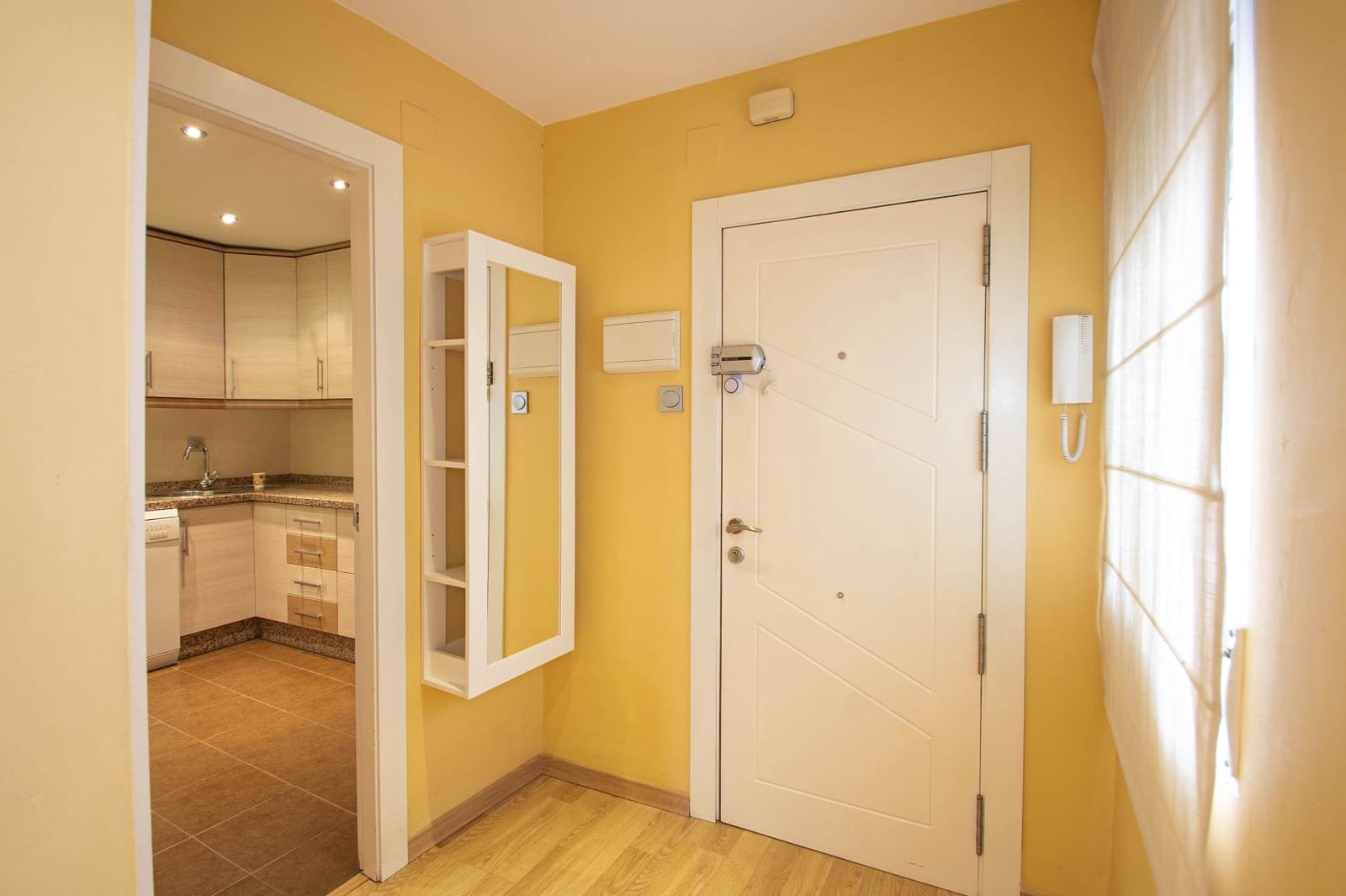 3 slaapkamer Flat te huur in Granada stad - € 750 (Ref: 9799368)