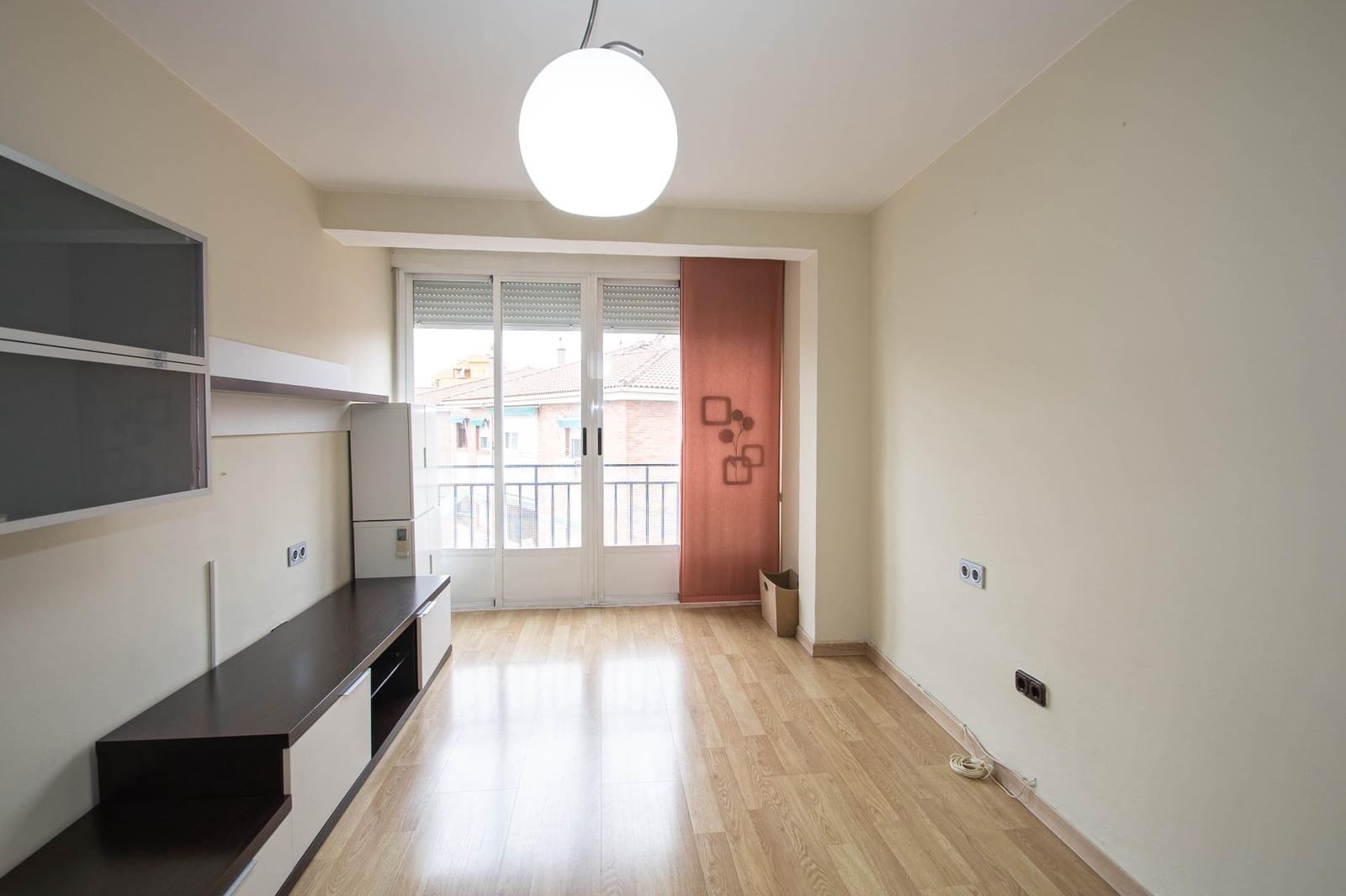 3 slaapkamer Flat te huur in Granada stad - € 750 (Ref: 9799368)