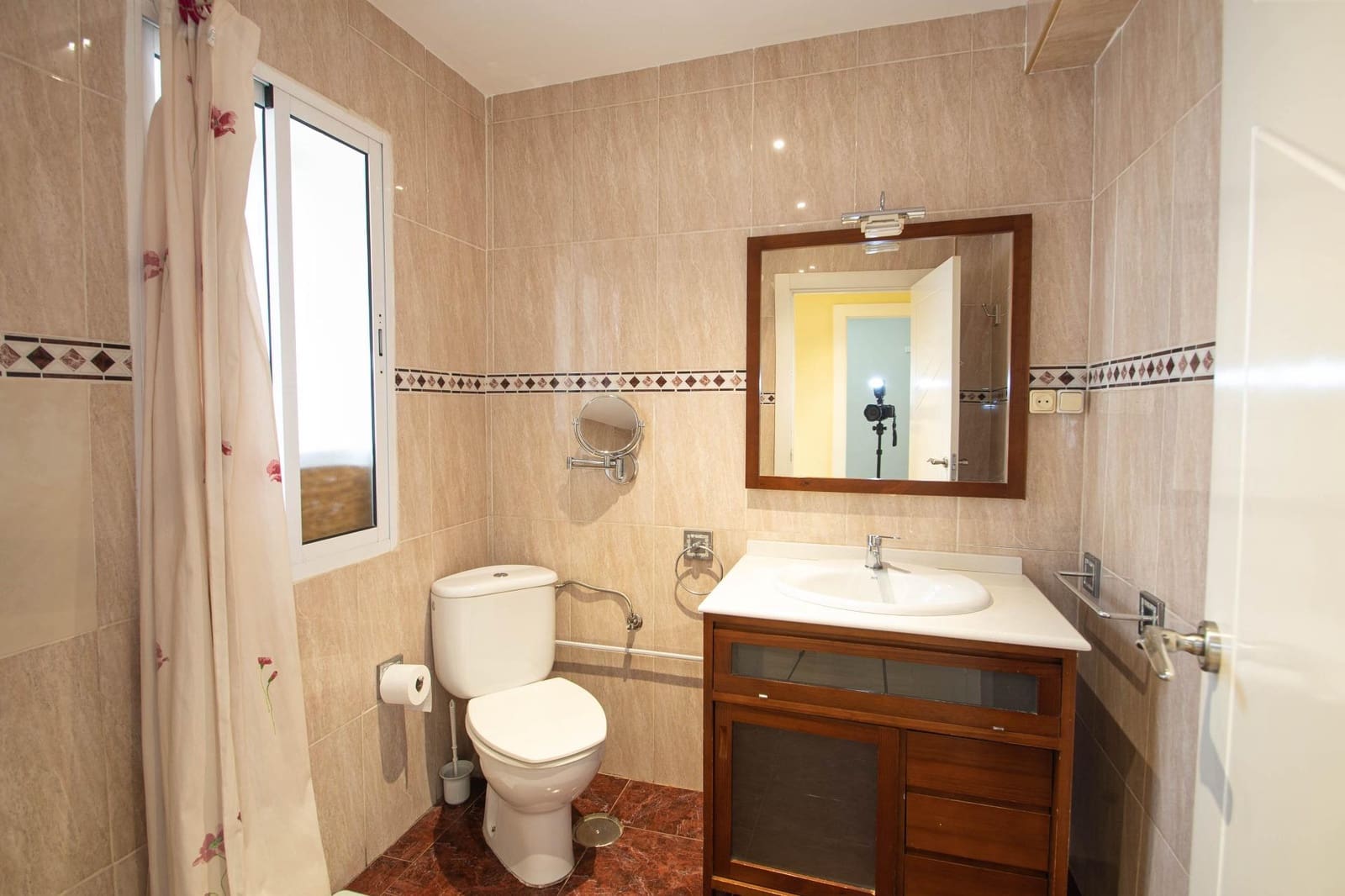 3 slaapkamer Flat te huur in Granada stad - € 750 (Ref: 9799368)