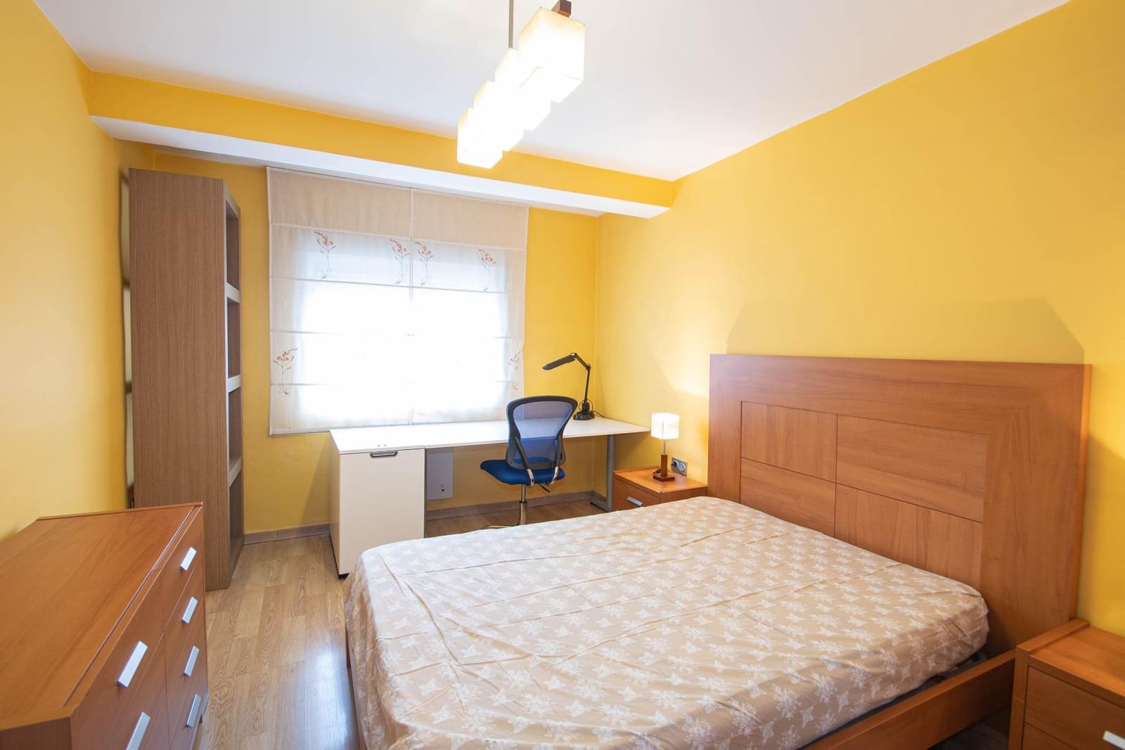 3 slaapkamer Flat te huur in Granada stad - € 750 (Ref: 9799368)