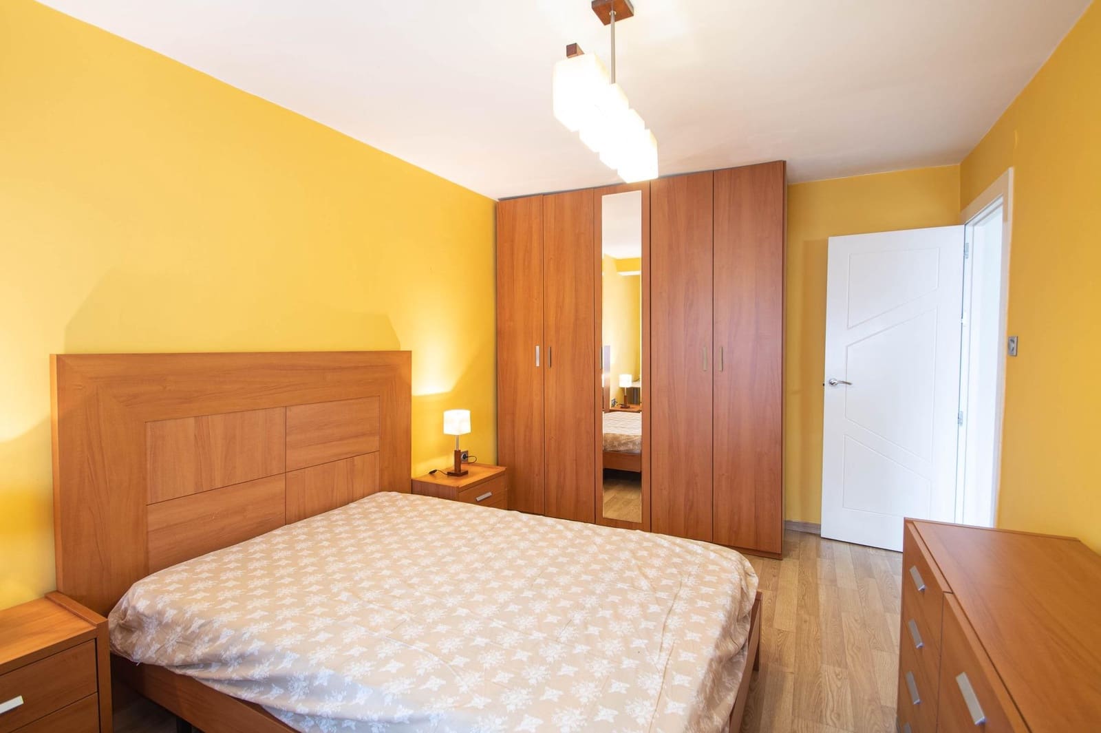 3 slaapkamer Flat te huur in Granada stad - € 750 (Ref: 9799368)