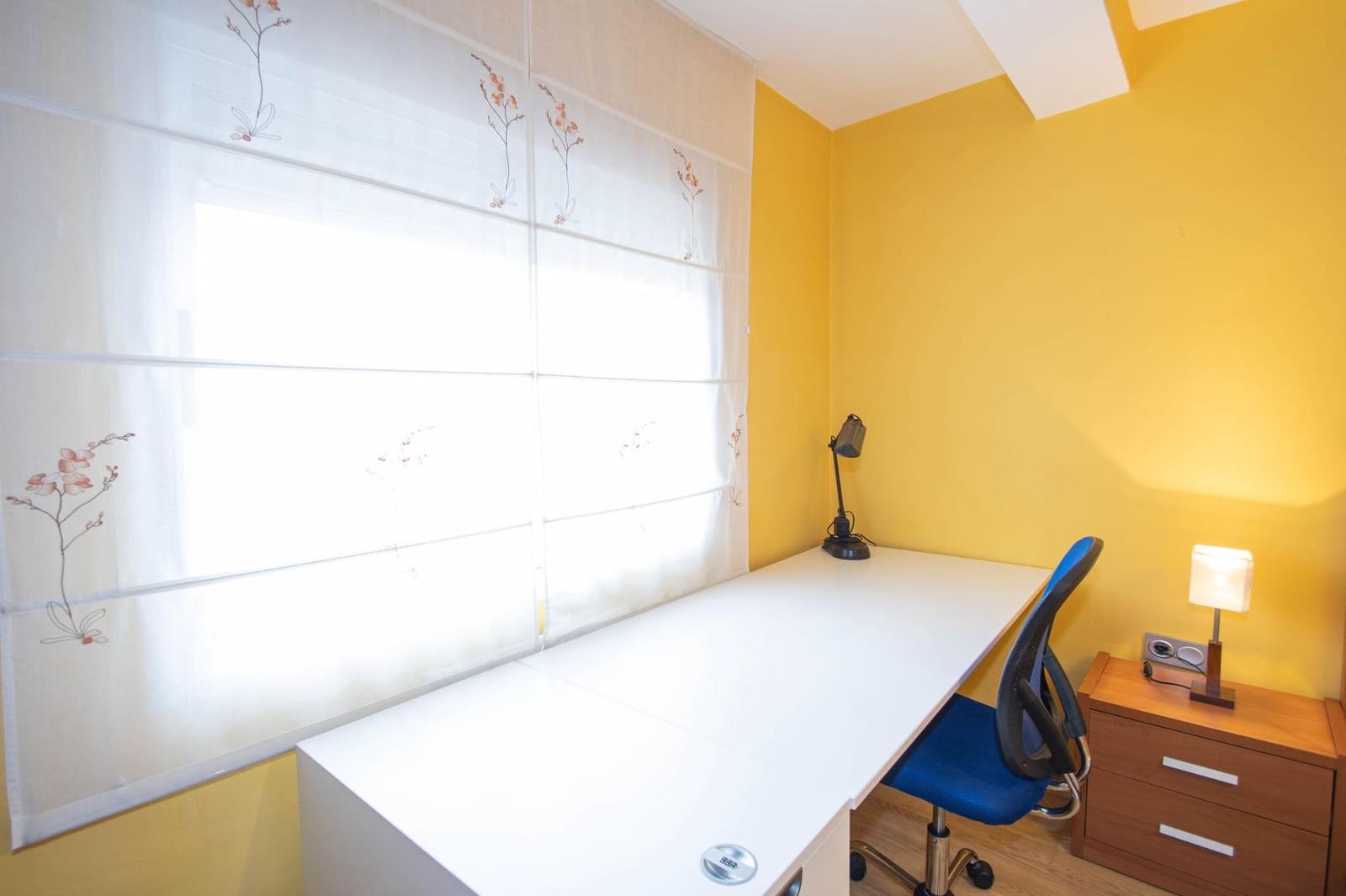 3 slaapkamer Flat te huur in Granada stad - € 750 (Ref: 9799368)