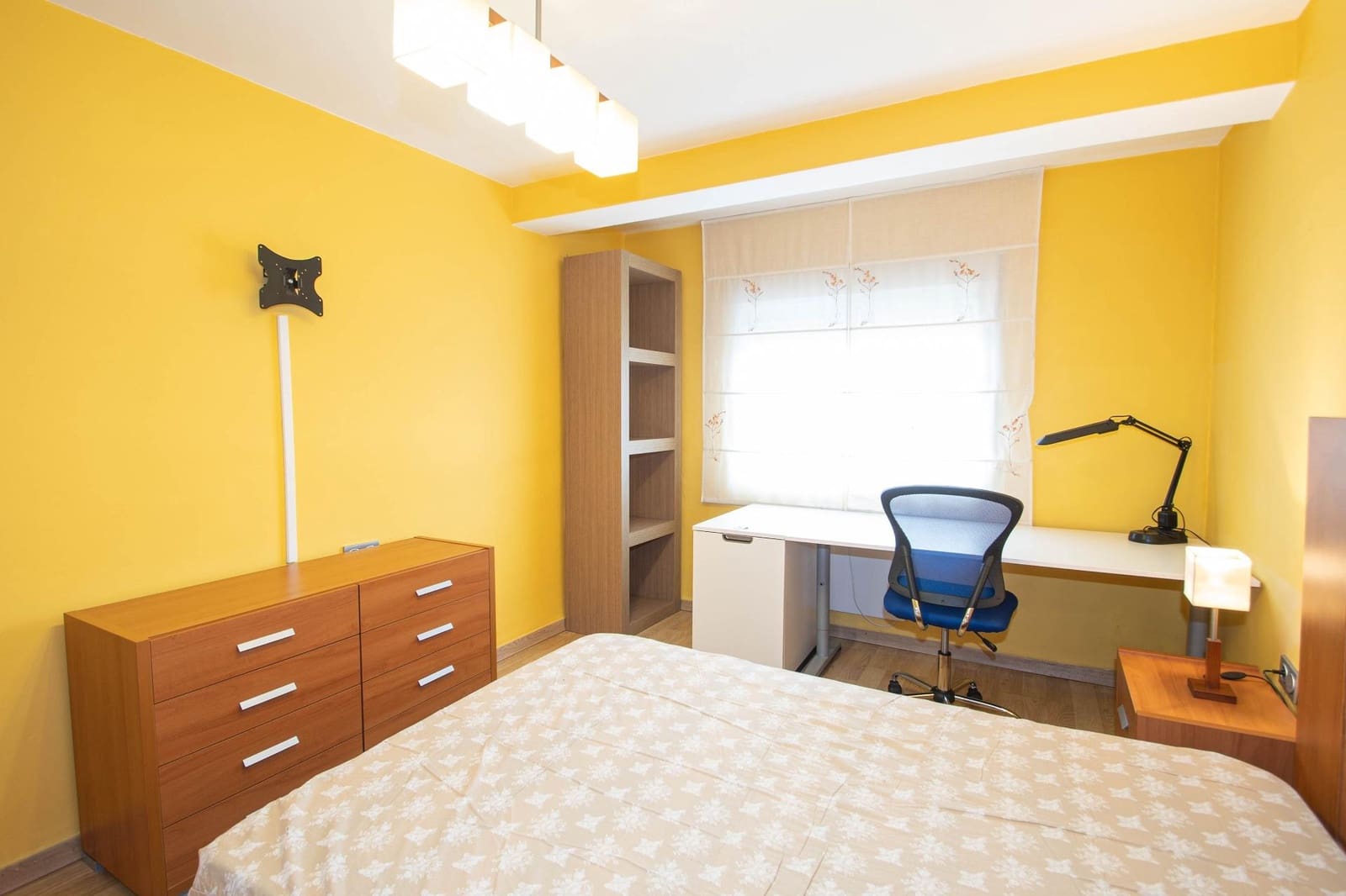 3 slaapkamer Flat te huur in Granada stad - € 750 (Ref: 9799368)