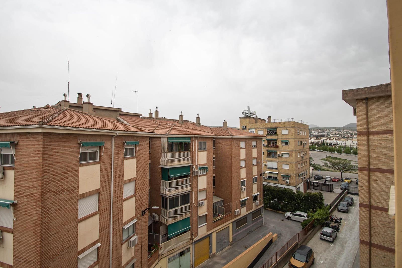 3 slaapkamer Flat te huur in Granada stad - € 750 (Ref: 9799368)