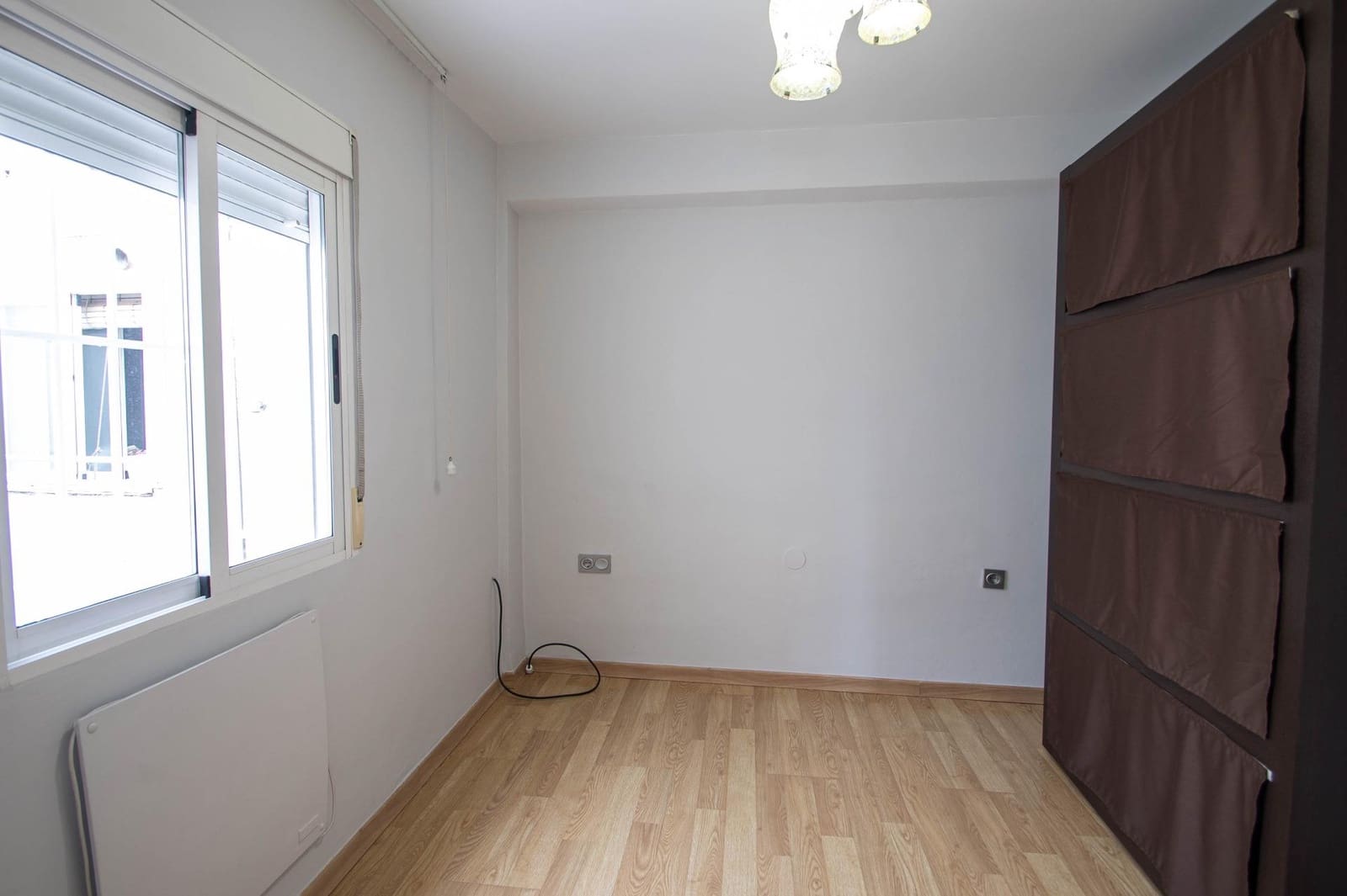 3 slaapkamer Flat te huur in Granada stad - € 750 (Ref: 9799368)