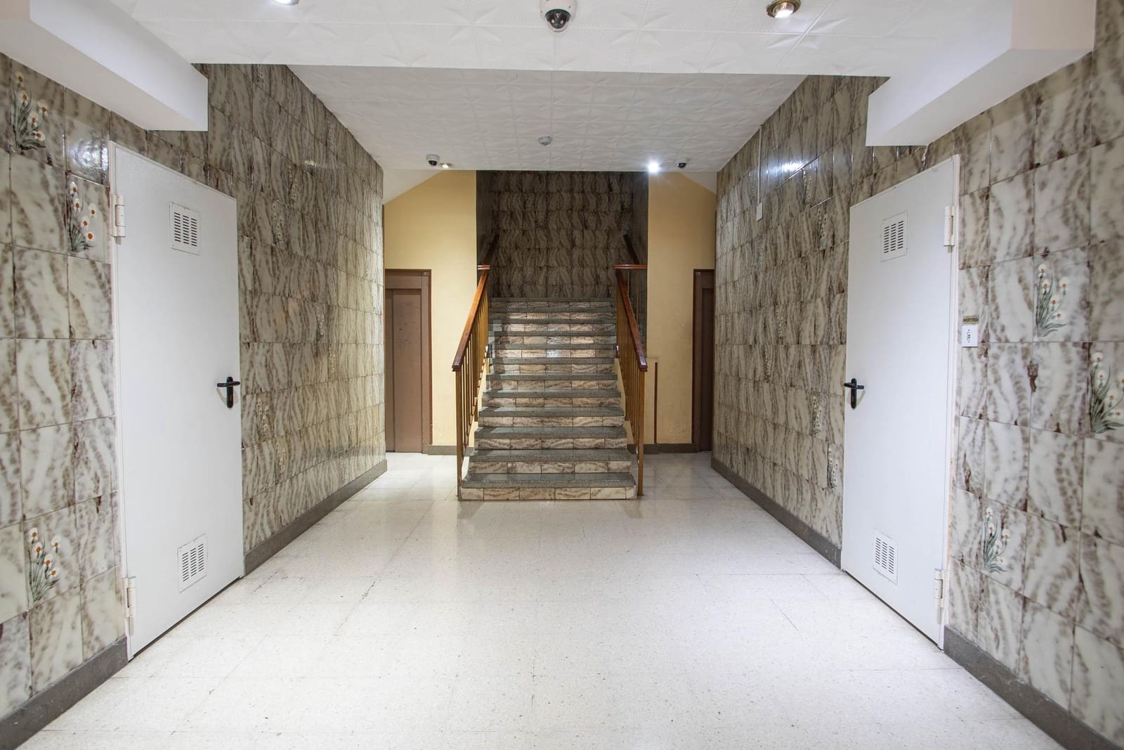 3 slaapkamer Flat te huur in Granada stad - € 750 (Ref: 9799368)