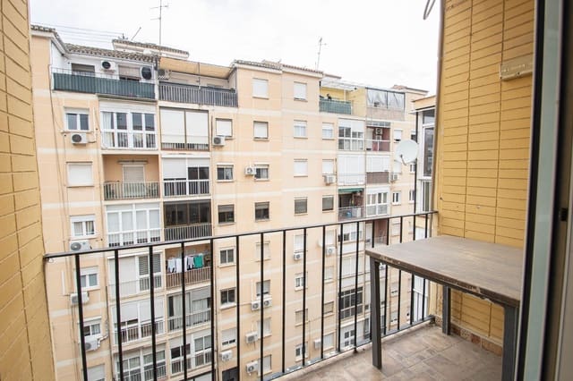 3 soveværelse Lejlighed til salg i Camino de Ronda - Rosaleda, Granada by - € 220.000 (Ref: 9804368)