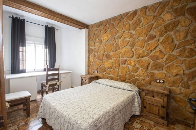 3 soveværelse Lejlighed til salg i Camino de Ronda - Rosaleda, Granada by - € 220.000 (Ref: 9804368)