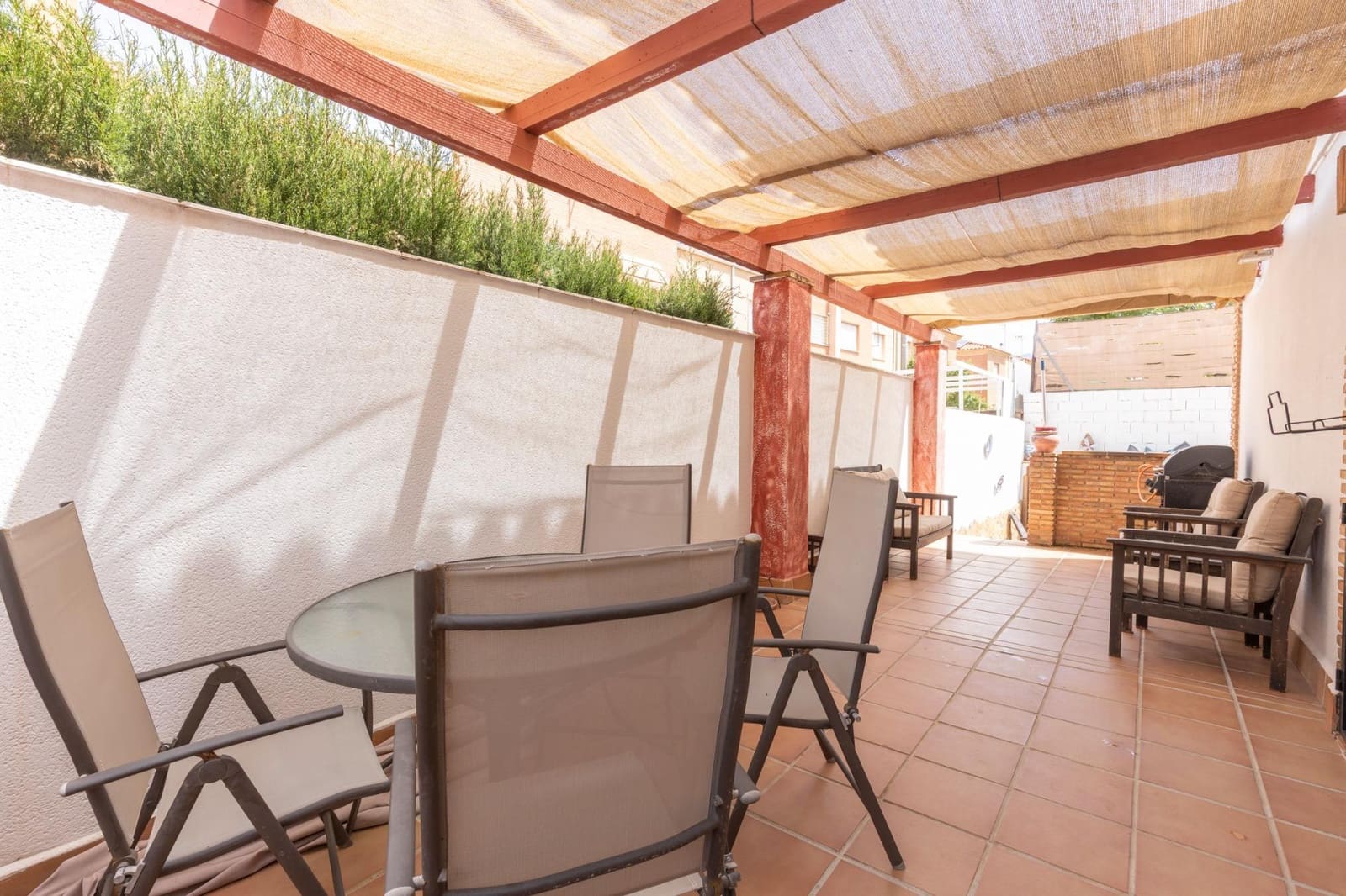 Pareado de 3 habitaciones en Gójar en venta con piscina garaje - 289.900 € (Ref: 9804369)