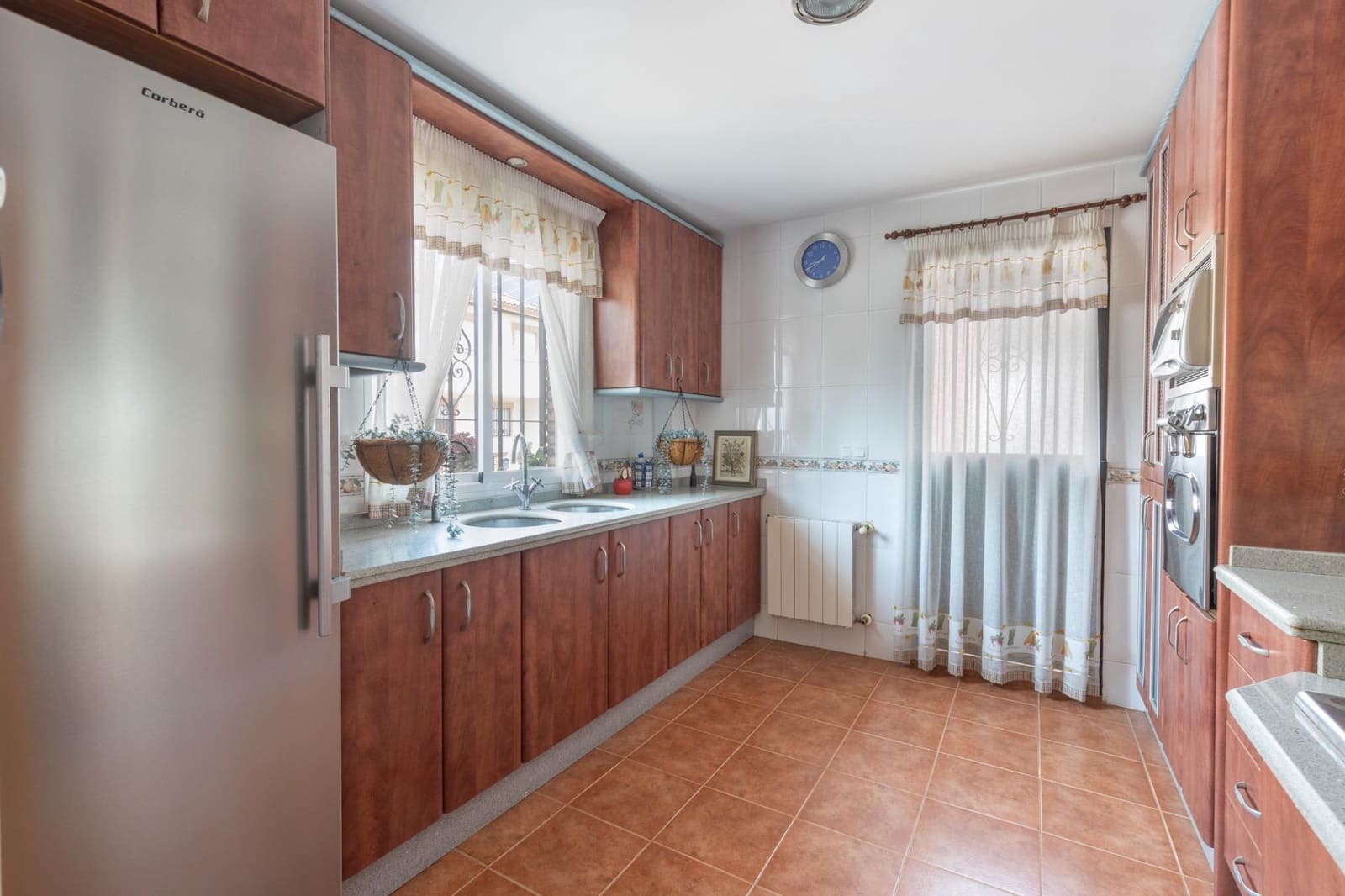 3 bedroom Semi-detached Villa for sale in Gojar with pool garage - € 289,900 (Ref: 9804369)