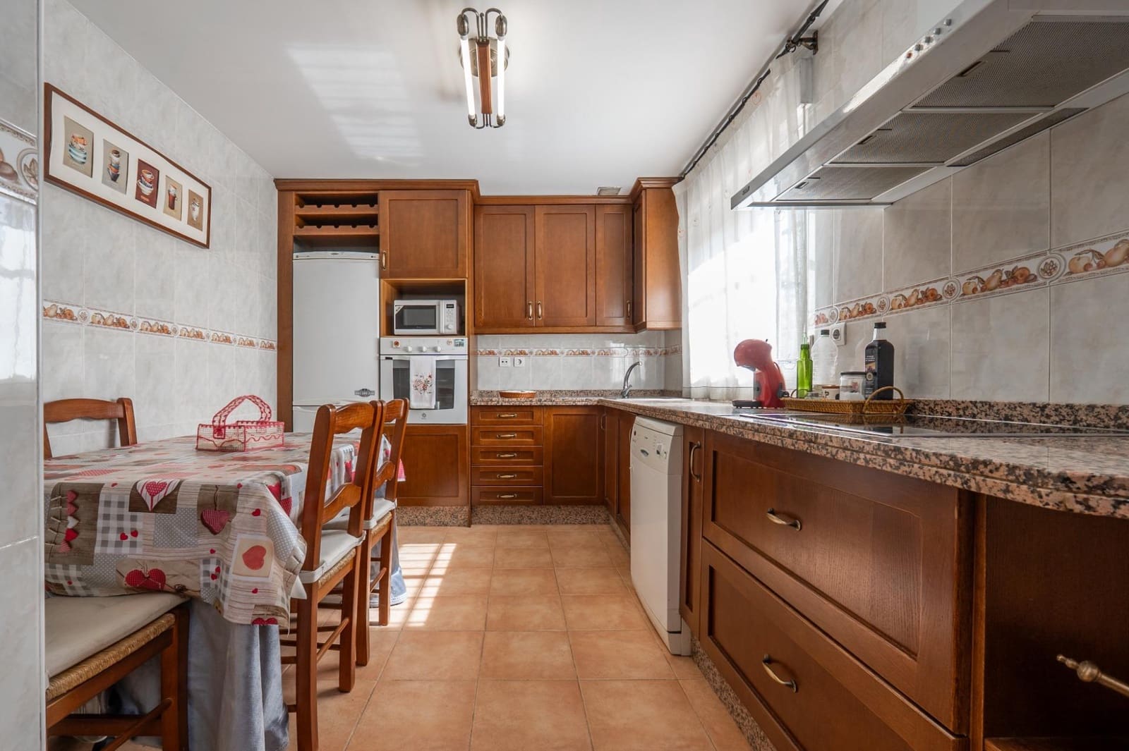 3 soverom Kjedet enebolig til salgs i Belicena med garasje - € 240 000 (Ref: 9831595)