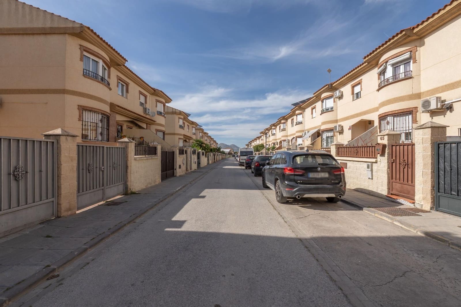 3 soverom Kjedet enebolig til salgs i Belicena med garasje - € 240 000 (Ref: 9831595)