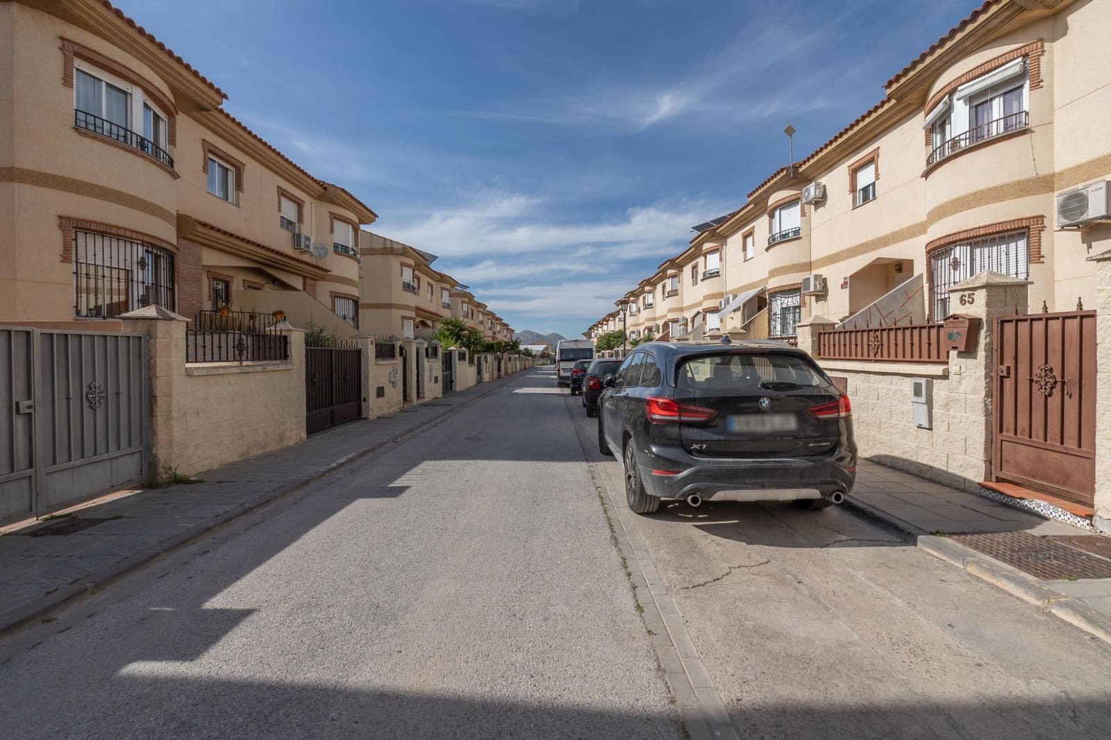 3 soverom Kjedet enebolig til salgs i Belicena med garasje - € 240 000 (Ref: 9831595)