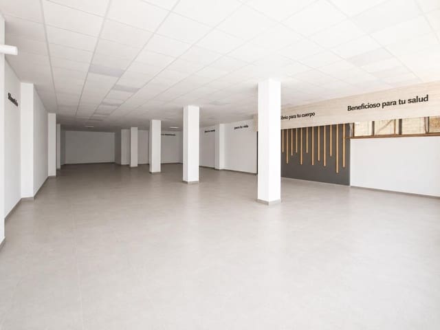 Local Comercial de 4 habitaciones en Motril en venta - 420.000 € (Ref: 9878927)