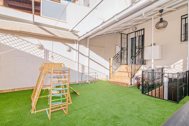 4 slaapkamer Rijtjeshuis te koop in Armilla met garage - € 330.000 (Ref: 9884896)