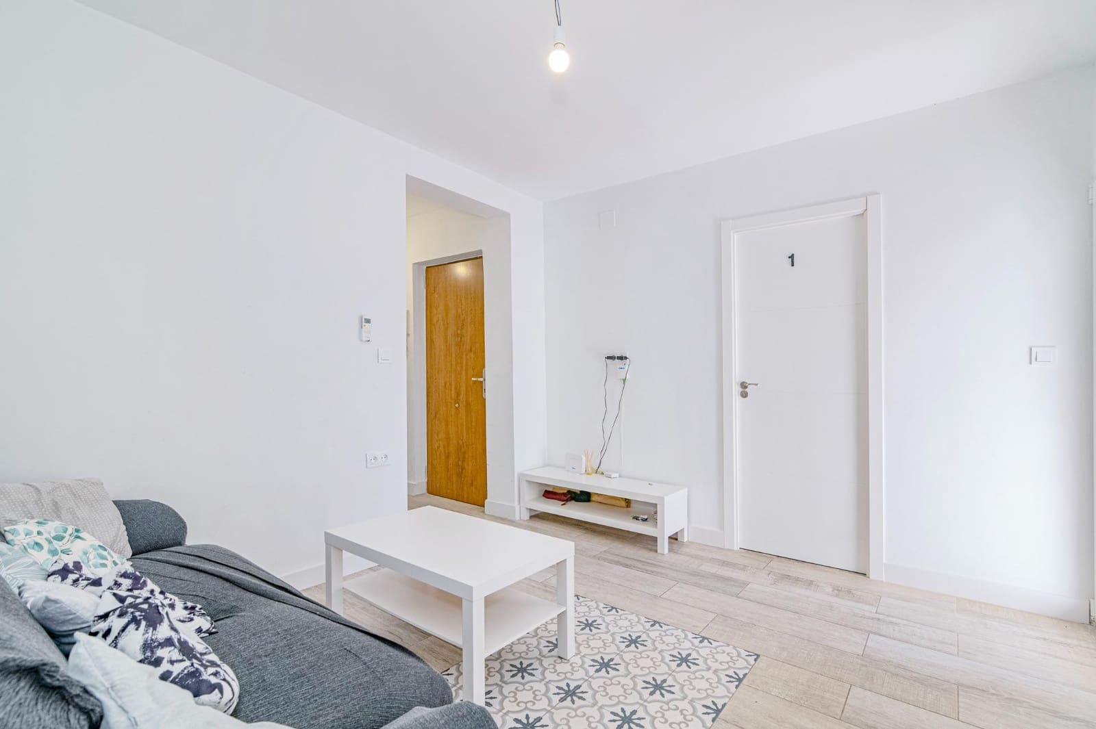 5 bedroom Flat for sale in Granada city - € 135,000 (Ref: 9892435)