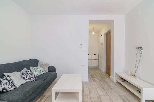 5 soveværelse Lejlighed til salg i Poligono Cartuja - La Paz, Granada by - € 135.000 (Ref: 9892435)
