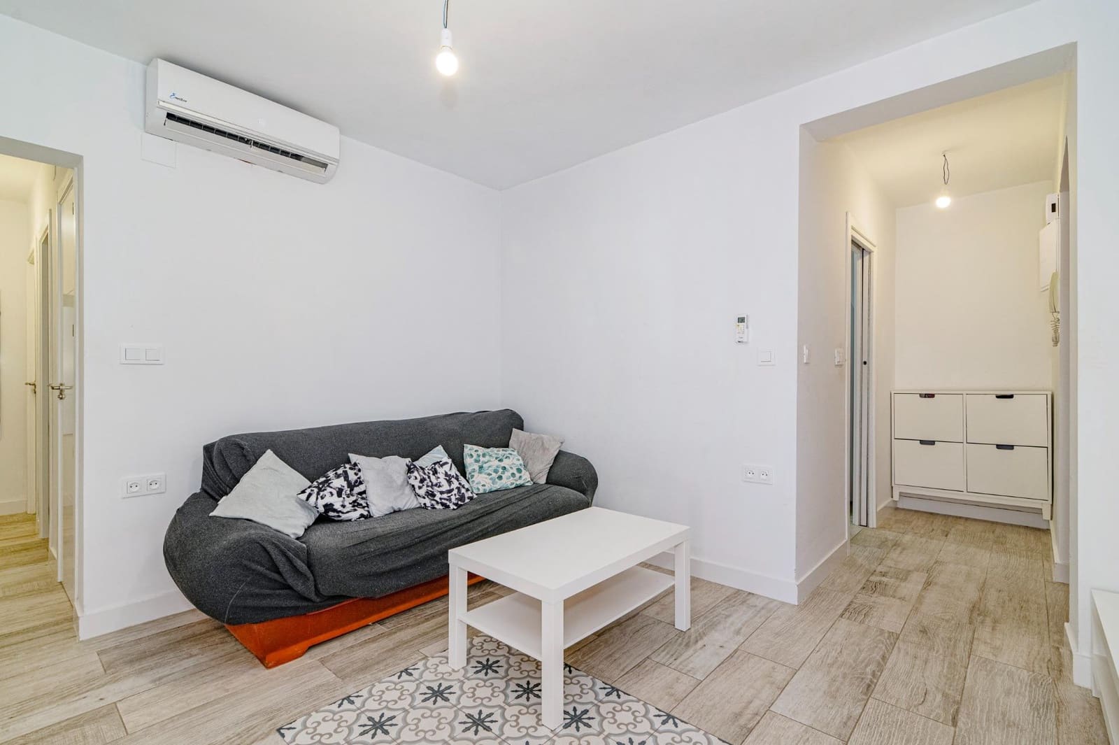 5 bedroom Flat for sale in Granada city - € 135,000 (Ref: 9892435)