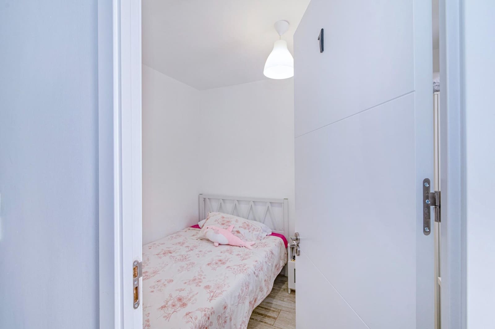 5 bedroom Flat for sale in Granada city - € 135,000 (Ref: 9892435)