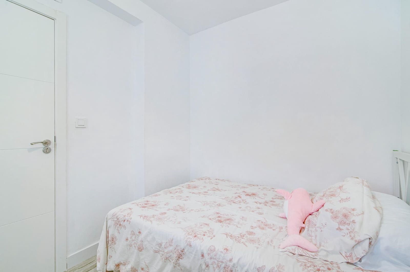 5 bedroom Flat for sale in Granada city - € 135,000 (Ref: 9892435)