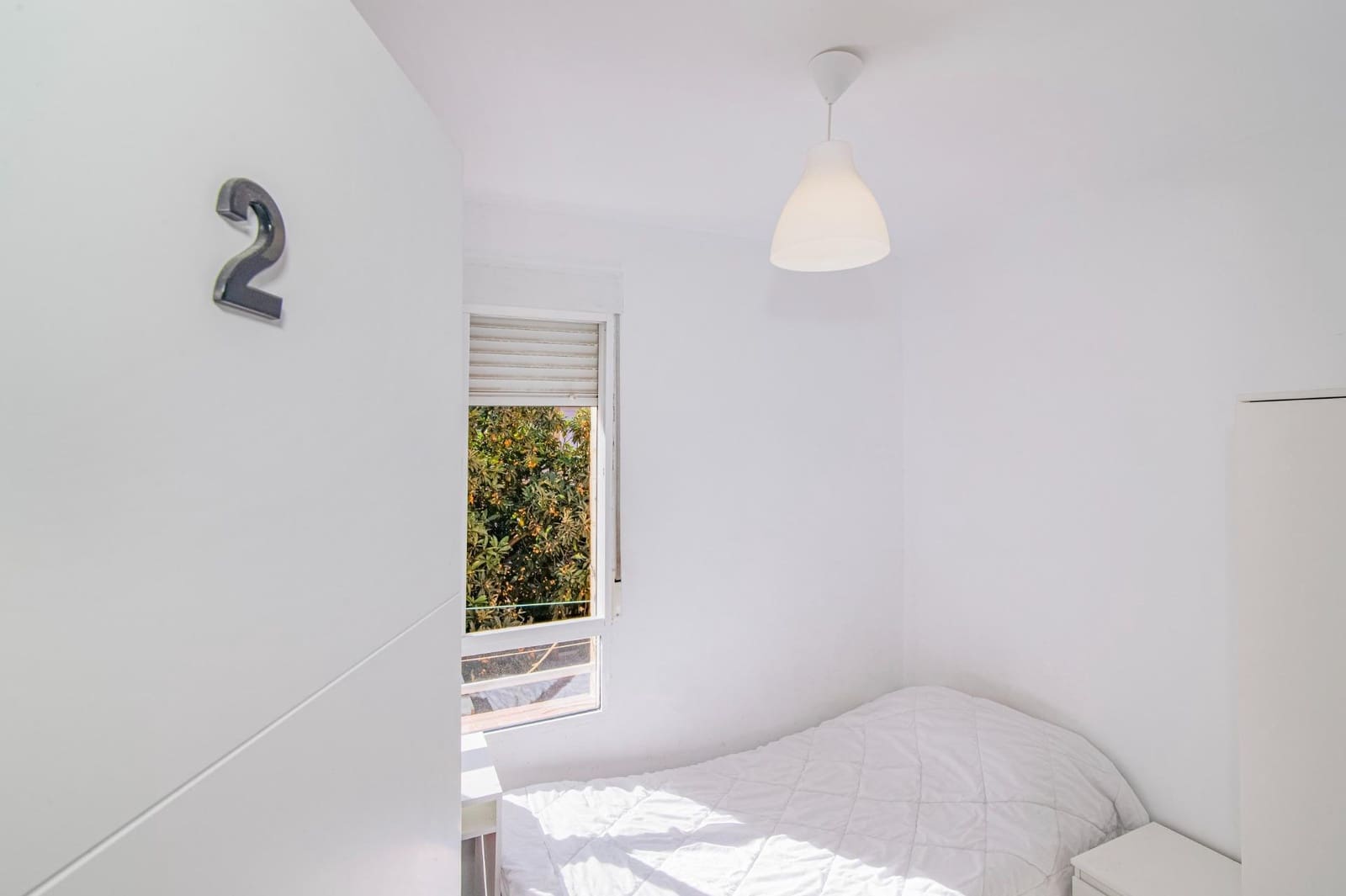5 bedroom Flat for sale in Granada city - € 135,000 (Ref: 9892435)