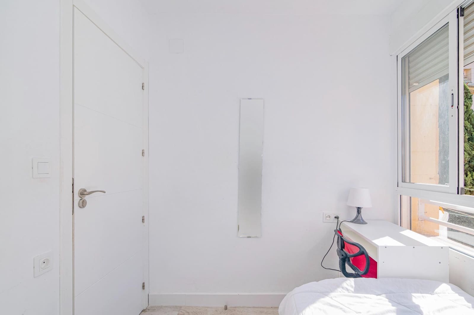 5 bedroom Flat for sale in Granada city - € 135,000 (Ref: 9892435)