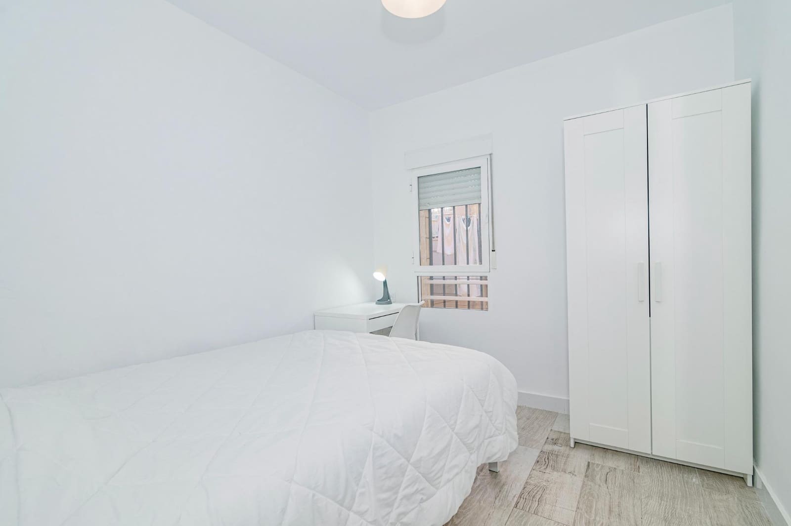 5 bedroom Flat for sale in Granada city - € 135,000 (Ref: 9892435)
