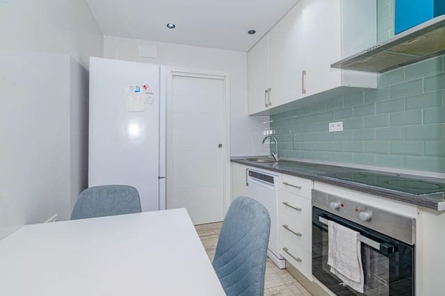 5 soveværelse Lejlighed til salg i Poligono Cartuja - La Paz, Granada by - € 135.000 (Ref: 9892435)