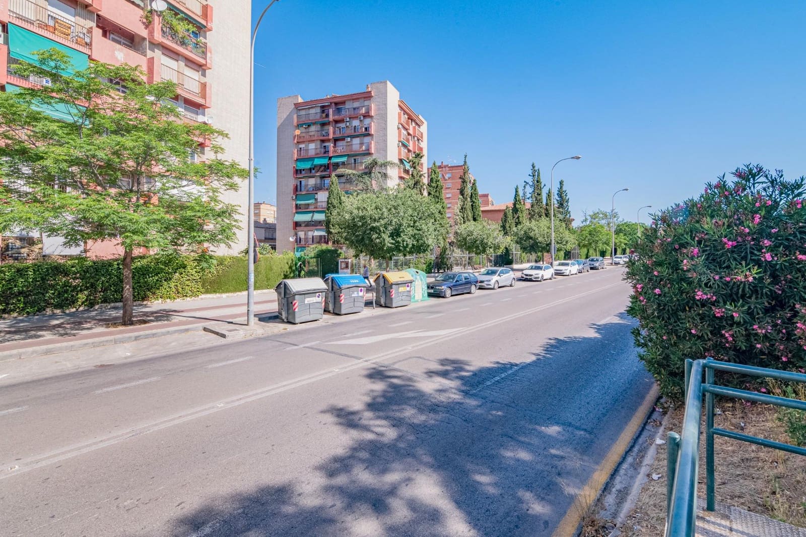 5 bedroom Flat for sale in Granada city - € 135,000 (Ref: 9892435)