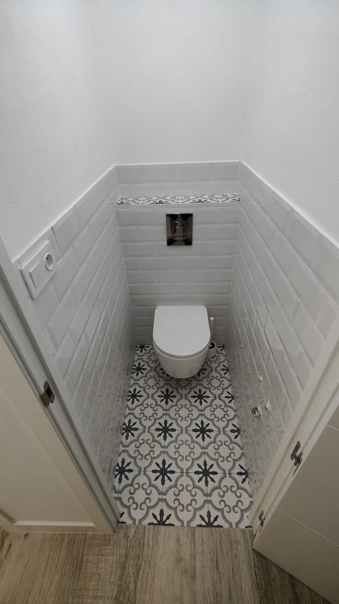 5 bedroom Flat for sale in Granada city - € 135,000 (Ref: 9892435)