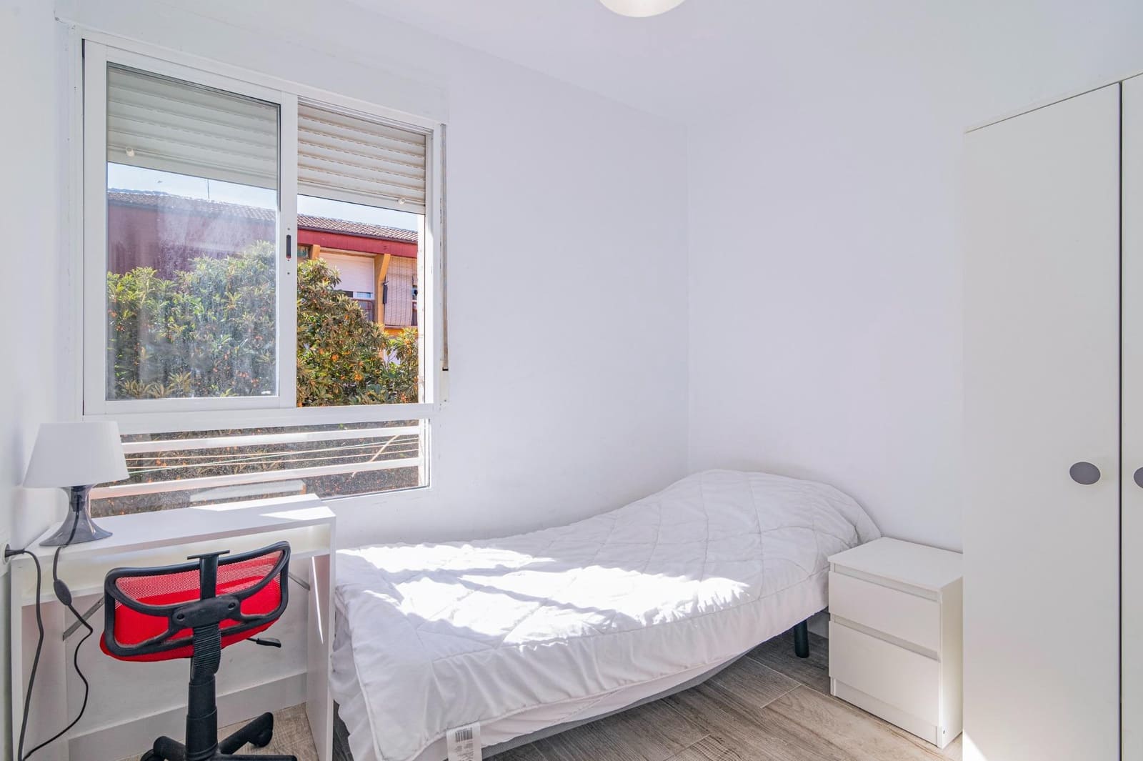 5 bedroom Flat for sale in Granada city - € 135,000 (Ref: 9892435)