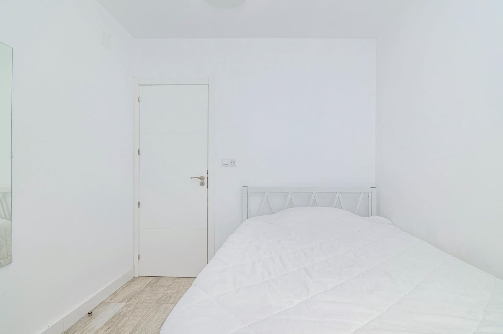 5 bedroom Flat for sale in Granada city - € 135,000 (Ref: 9892435)