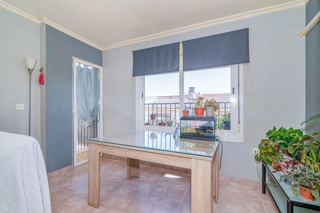 4 bedroom Terraced Villa for sale in Gabia Grande, Las Gabias with garage - € 180,000 (Ref: 9893946)