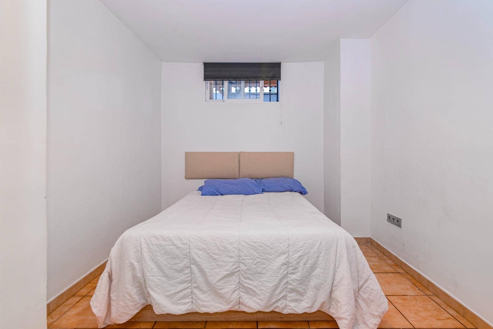 5 slaapkamer Halfvrijstaande villa te koop in Peligros met zwembad garage - € 420.000 (Ref: 9913236)