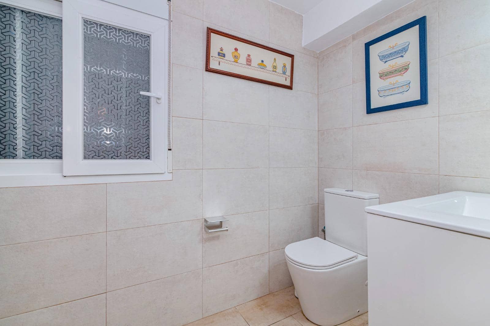 5 slaapkamer Halfvrijstaande villa te koop in Peligros met zwembad garage - € 420.000 (Ref: 9913236)