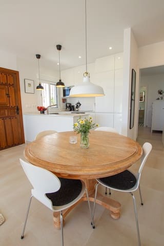 Casa de 2 habitaciones en Capistrano, Nerja en venta con piscina - 549.000 € (Ref: 10060346)
