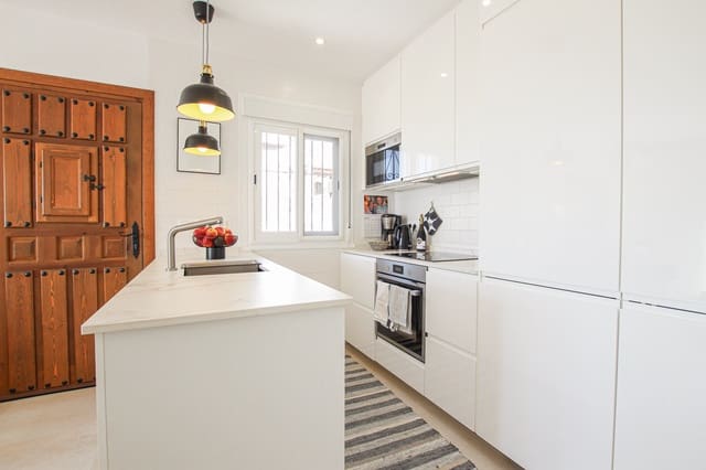 Casa de 2 habitaciones en Capistrano, Nerja en venta con piscina - 549.000 € (Ref: 10060346)