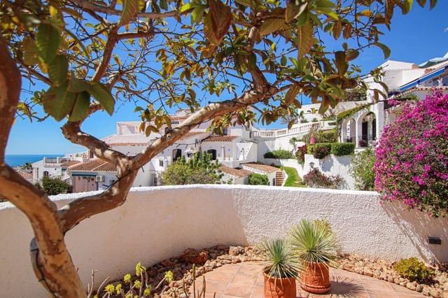 Casa de 2 habitaciones en Capistrano, Nerja en venta con piscina - 549.000 € (Ref: 10060346)