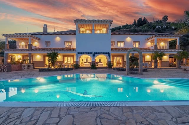 5 soverom Finca/Herregård til salgs i Nerja med svømmebasseng garasje - € 3 800 000 (Ref: 10062298)