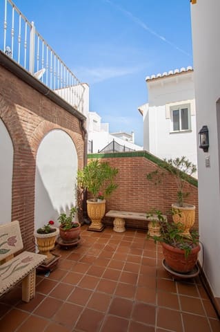 3 soverom Villa til salgs i Nerja med svømmebasseng garasje - € 799 000 (Ref: 10158308)