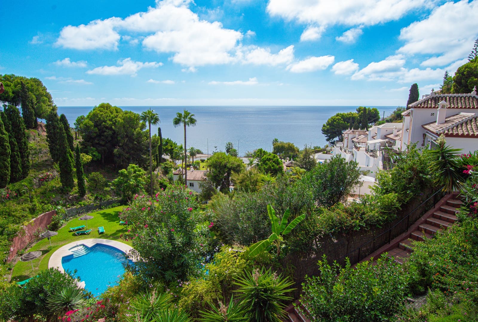 2 bedroom Semi-detached Villa for sale in Nerja with pool - € 470,000 (Ref: 10159819)