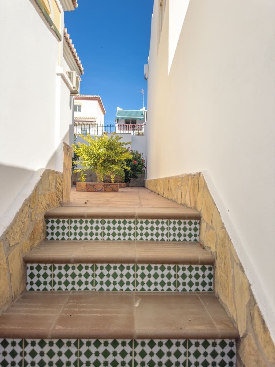 4 soverom Villa til salgs i Torrox-Costa med svømmebasseng garasje - € 739 000 (Ref: 8661411)