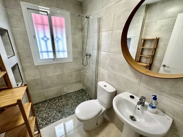 2 sovrum Semi-fristående Villa till salu i Nerja med pool garage - 395 000 € (Ref: 9209240)