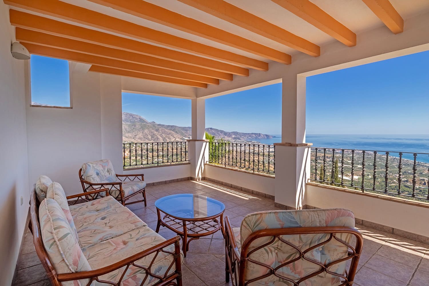 4 makuuhuone Maalaistalo myytävänä paikassa Nerja mukana uima-altaan 
autotalli - 3 800 000 € (Ref: 9220266)